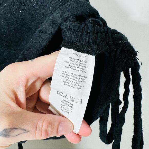 Cobble lane black cropped roushed tie sides stretchy tank woman’s medium - Picture 6 of 8